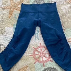 In the flow crop: lululemon sz4